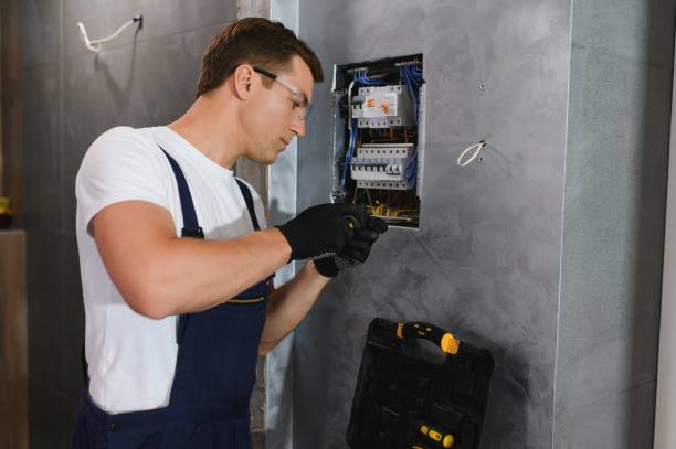 Best Electrical Troubleshooting Services  in Suamico, WI