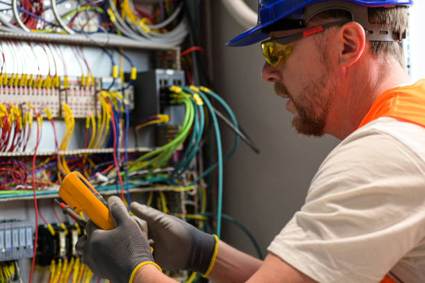 Best Licensed Electrician  in Suamico, WI